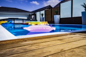 Holz_Pool_Wasser_Garten