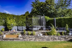 Naturstein_Rasen_Galabau_Garten