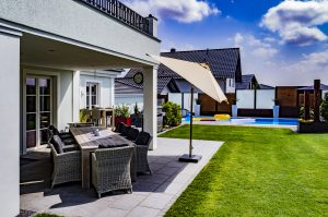 Rasen_Terrasse_Pool