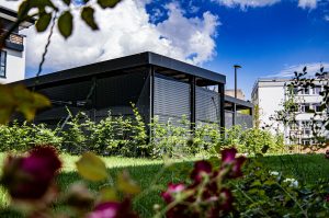 Einhausung_Garten_Wohnkomplex_Pflanzen_Blumen_Bau_Freiraumausstattung