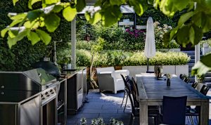 Outdoorküche_Ausstattung_Pflanzen_Privatgarten